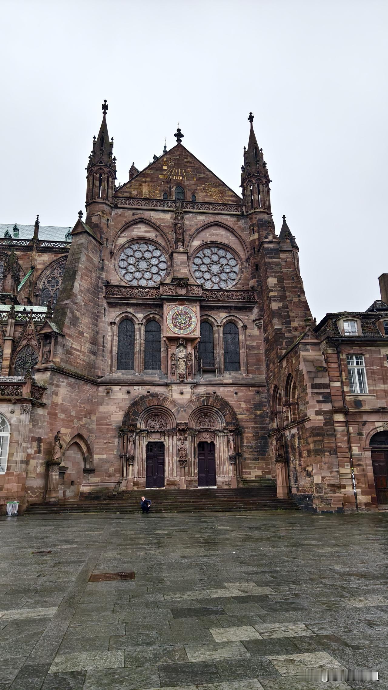 昨天游船到了法国斯特拉斯堡。
这是此次旅游到达的第三个国家。我们从荷兰上船，到了