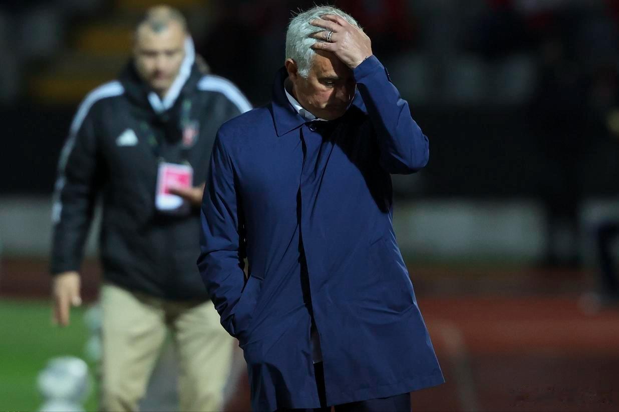 第8次下课？穆里尼奥或被本菲卡提前1年解约，执教再演"抓内鬼"葡超赛场再起风波！