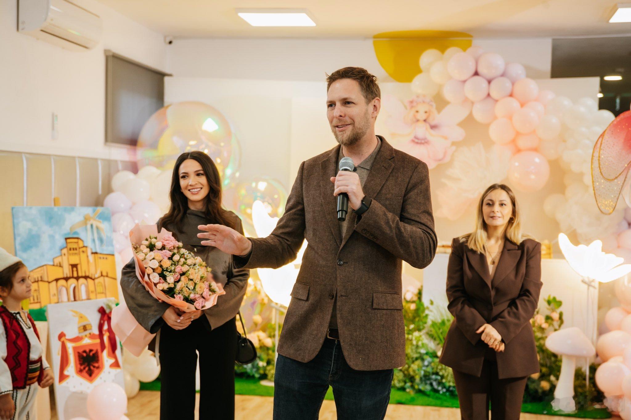 阿尔巴尼亚王室 12月3日，阿尔巴尼亚王储莱卡和未婚妻Blerta Celiba