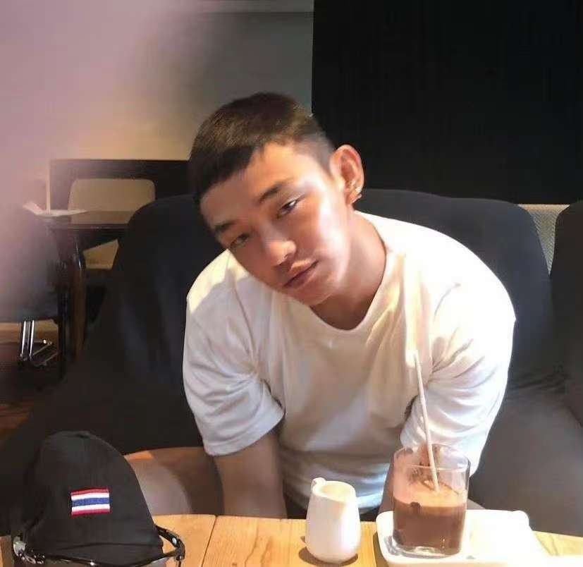 欧巴，希望能在2025年看到你的最新消息？听去韩国的朋友偶遇你谈起你染...