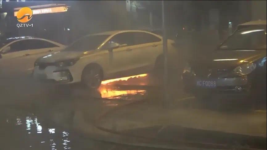 #福建一新能源车起火救援期间两次爆燃#救援人员到场后，发现出事的小车底部正在冒烟