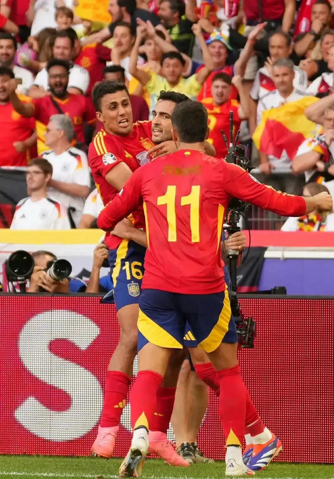 太牛掰了！西班牙2-1德国，以下三点万万没想到

1、没想到西班牙1-0领先就放