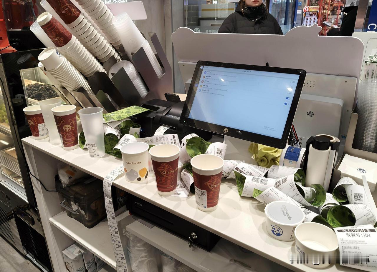 放过我们寒假工吧
九个小时的班，一刻都不能停歇，我只是个寒假工，我真的累了。
	