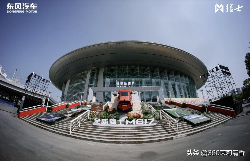 买越野车，记住这个口诀不纠结：
 
要玩纯粹越野：牧马人
兼顾城市与中度越野：坦