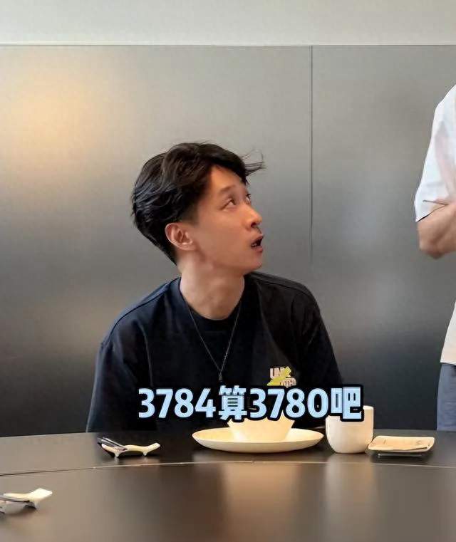 上春晚和沈腾齐名，票房扑街后转行探店，王宁靠心疼钱圈粉500万