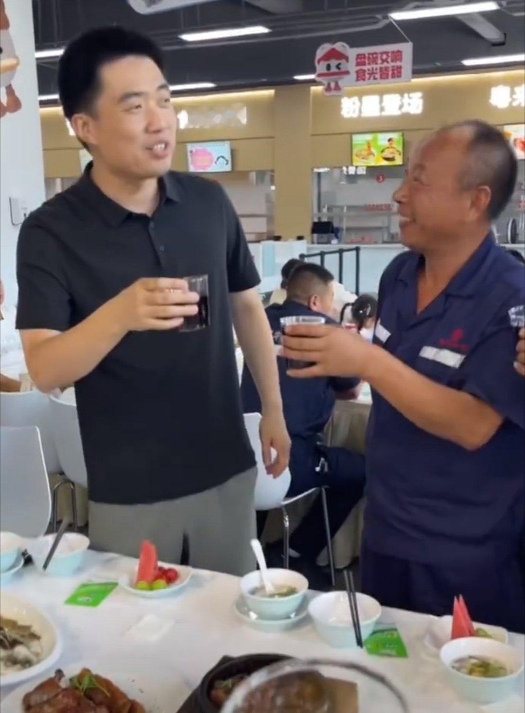 李想请卡车师傅吃饭  李想难道不应该请乘龙汽车吃饭吗，毕竟给人家撞的都四个咕噜离