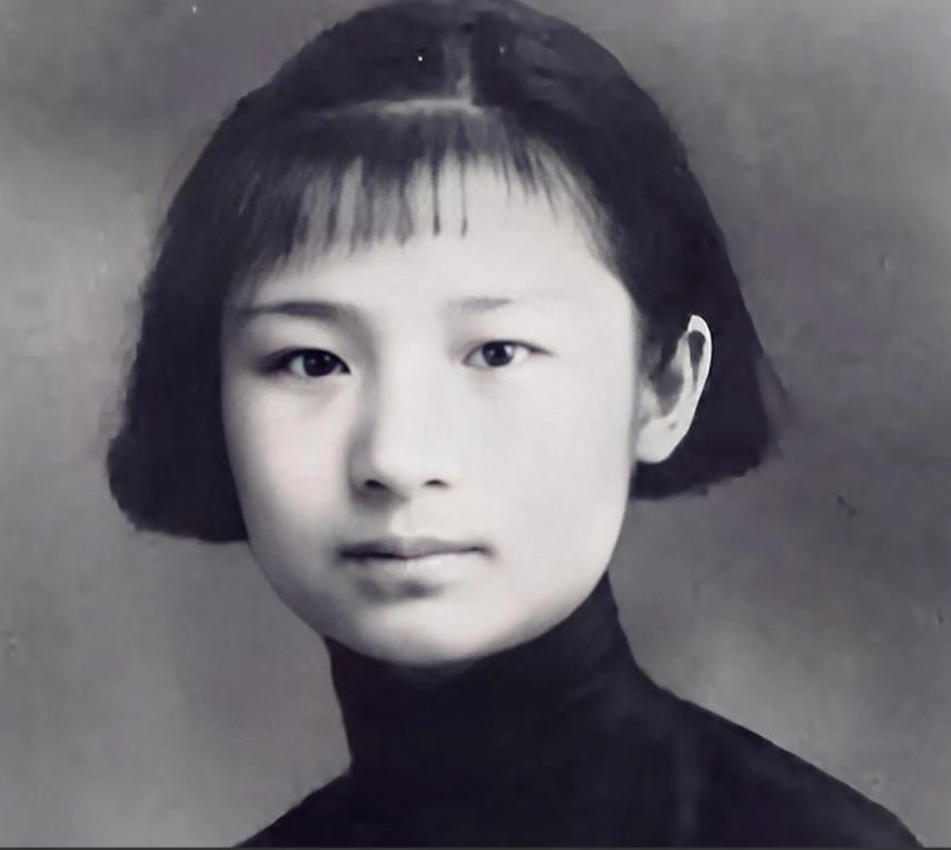 1941年，陈惠芹被日寇用铁钩穿过下颌，把她吊在屋梁上，用皮鞭狠狠地抽打，她被折