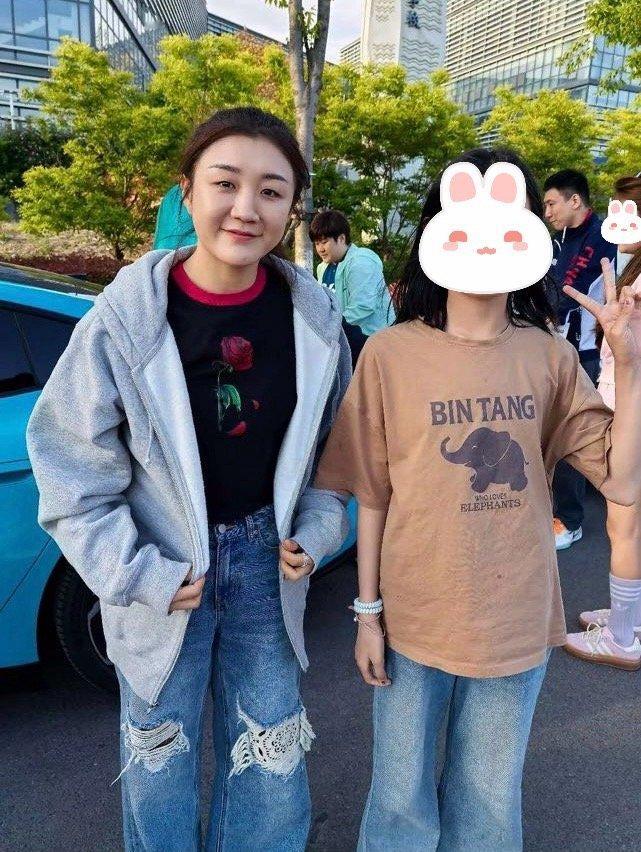 陈梦9岁时怀疑妈妈不是亲妈是谁又和卫冕奥运冠军合照啦 羡慕陈梦妈妈的教育方式是女