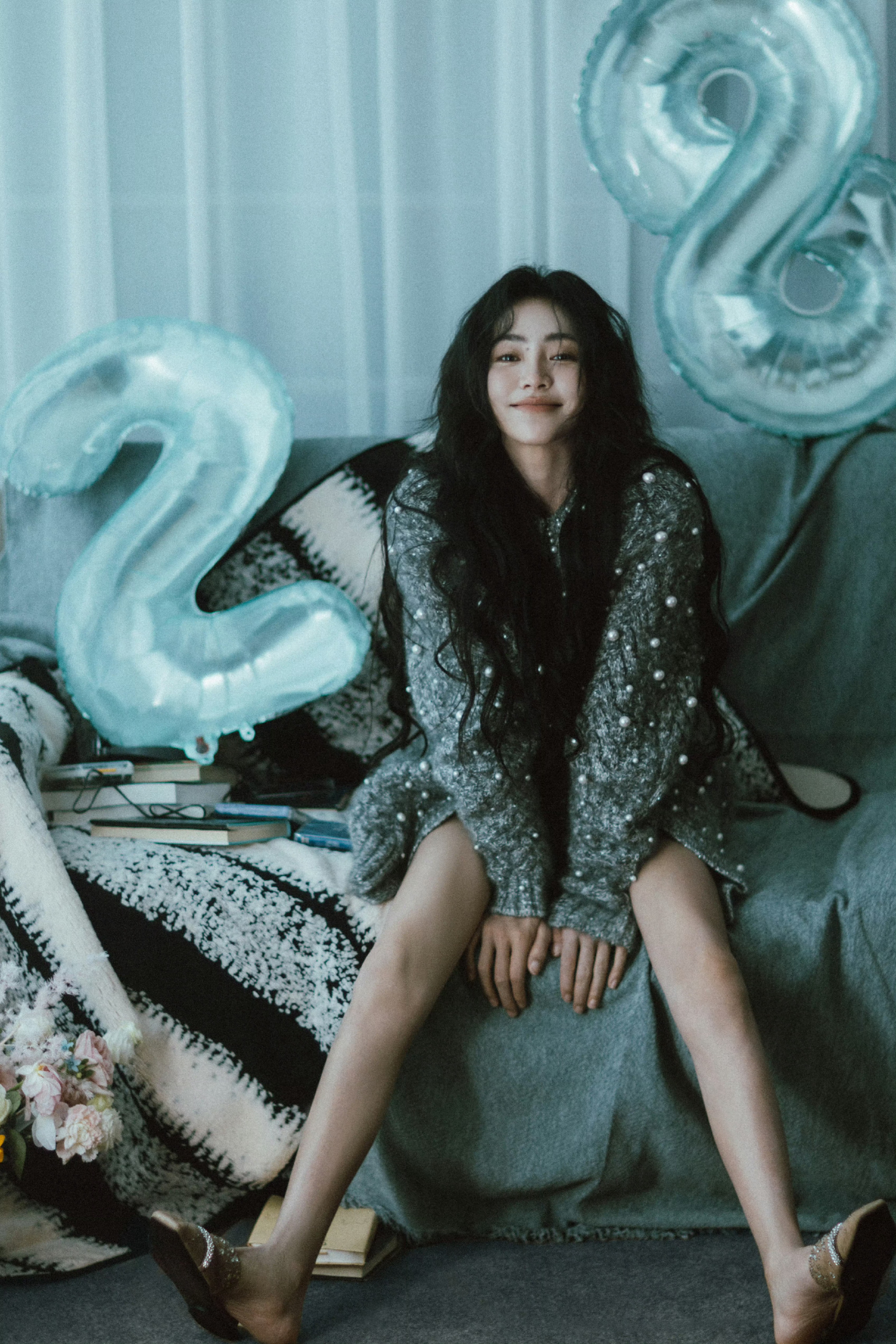 谢可寅生日大片，慵懒且甜美的小姐姐。谢可寅