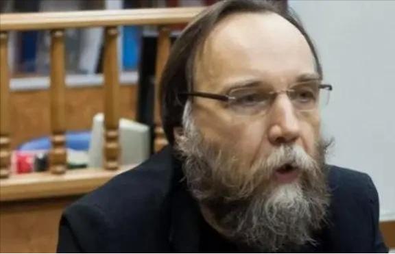 “下一个就是中国？”杜金这句话刚落地，有些人就慌了。慌什么？美国敢在加勒比海撒野