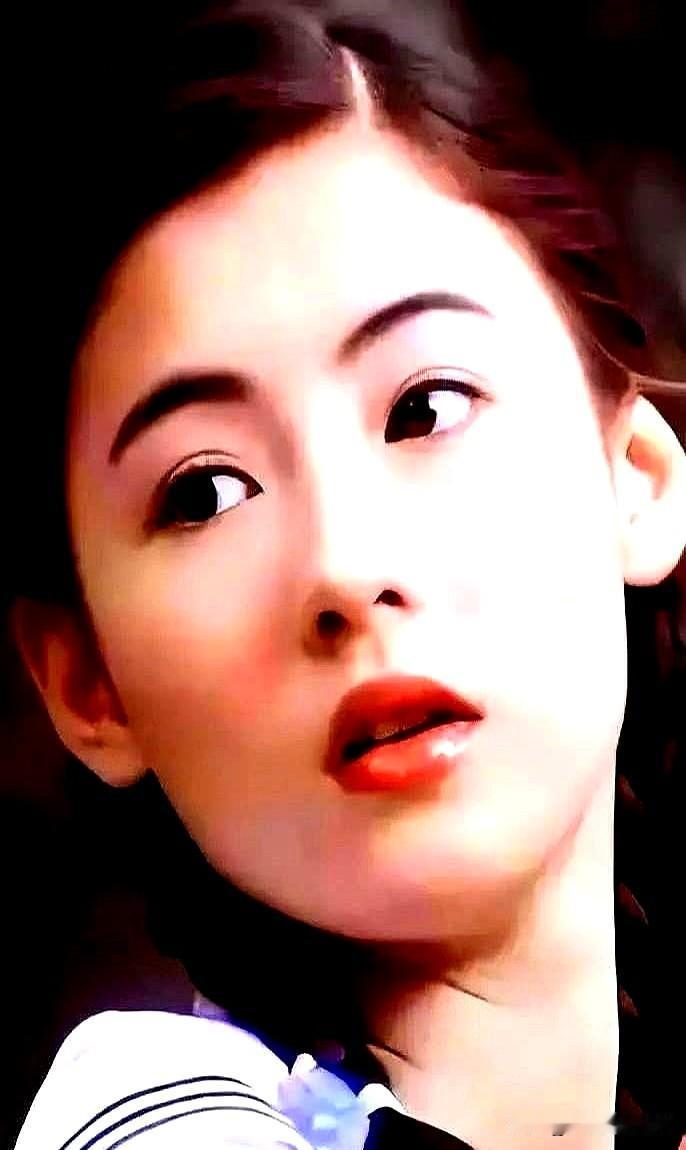 张柏芝家的三个男孩最近又被热议了！

17岁的大儿子谢振轩和14岁的二儿子谢振南