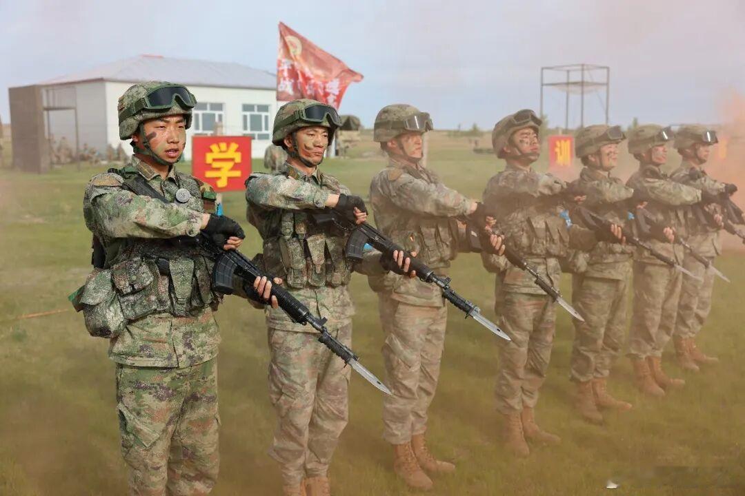 上刺刀！陆军老大哥烽火问鼎计划每天认识一件兵器
