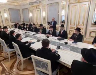 总统有力量，犹太有希望，当乌克兰人民在前线浴血奋战的时候，乌克兰总统却在与犹太人