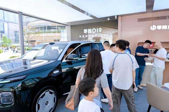 兆瓦闪充很牛，但为什么我还是选了增程车？
比亚迪大唐的兆瓦闪充技术确实是行业天花