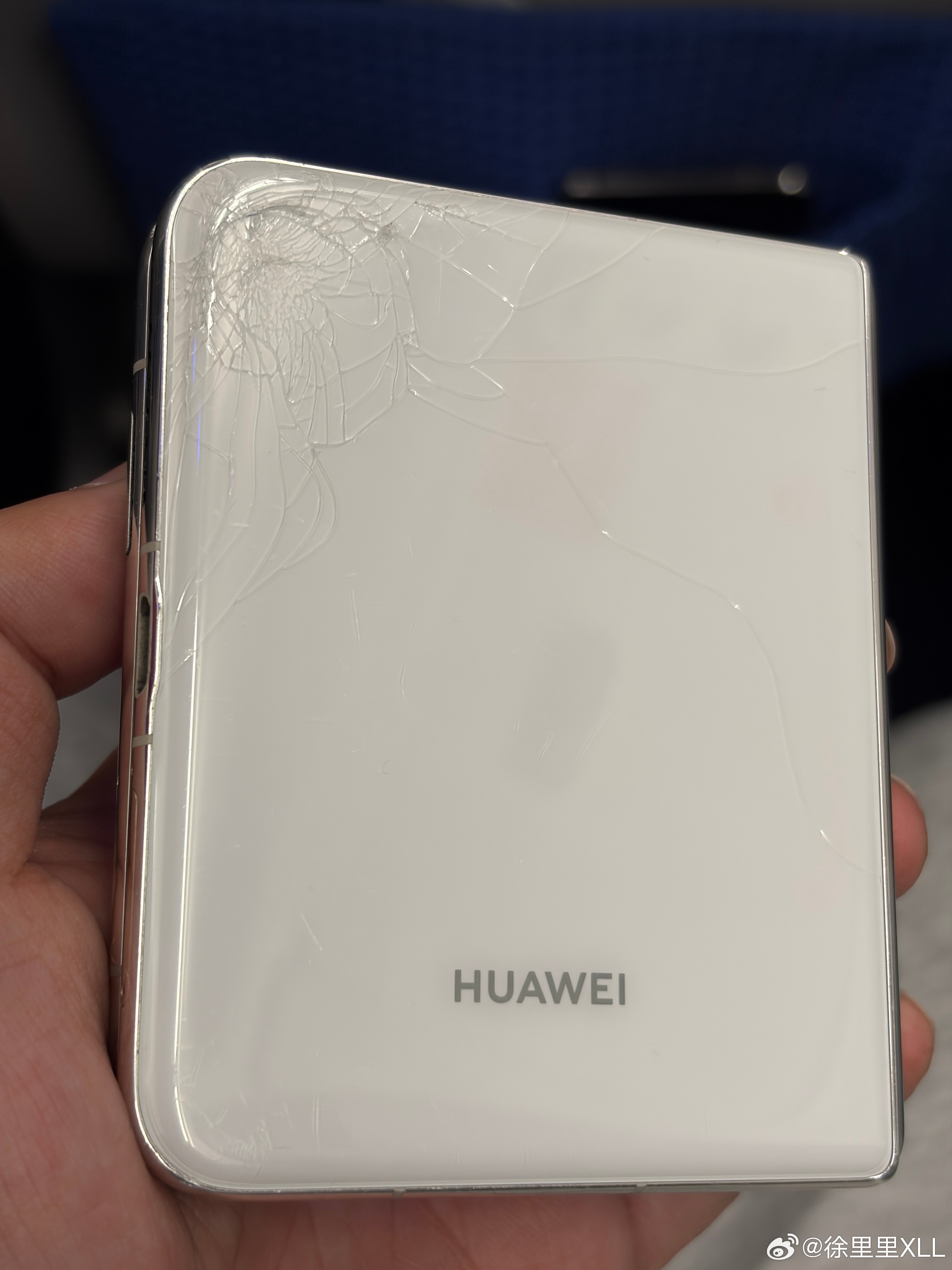 我猜，胖折叠2快来了。