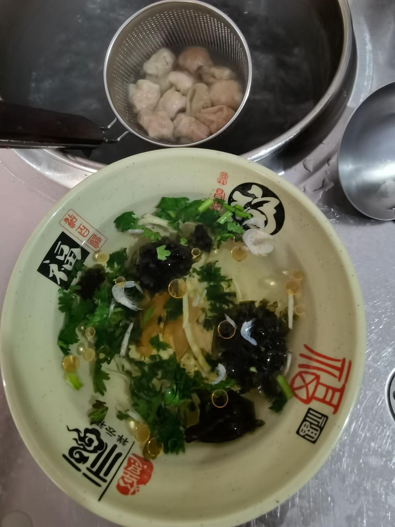 海鲜烩饼 手工水饺 馄饨