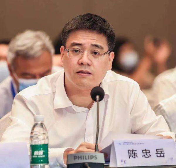 中国联通终于宣布董事长了  三大运营商都不得不关注！根据中国联通官方微信公众号宣