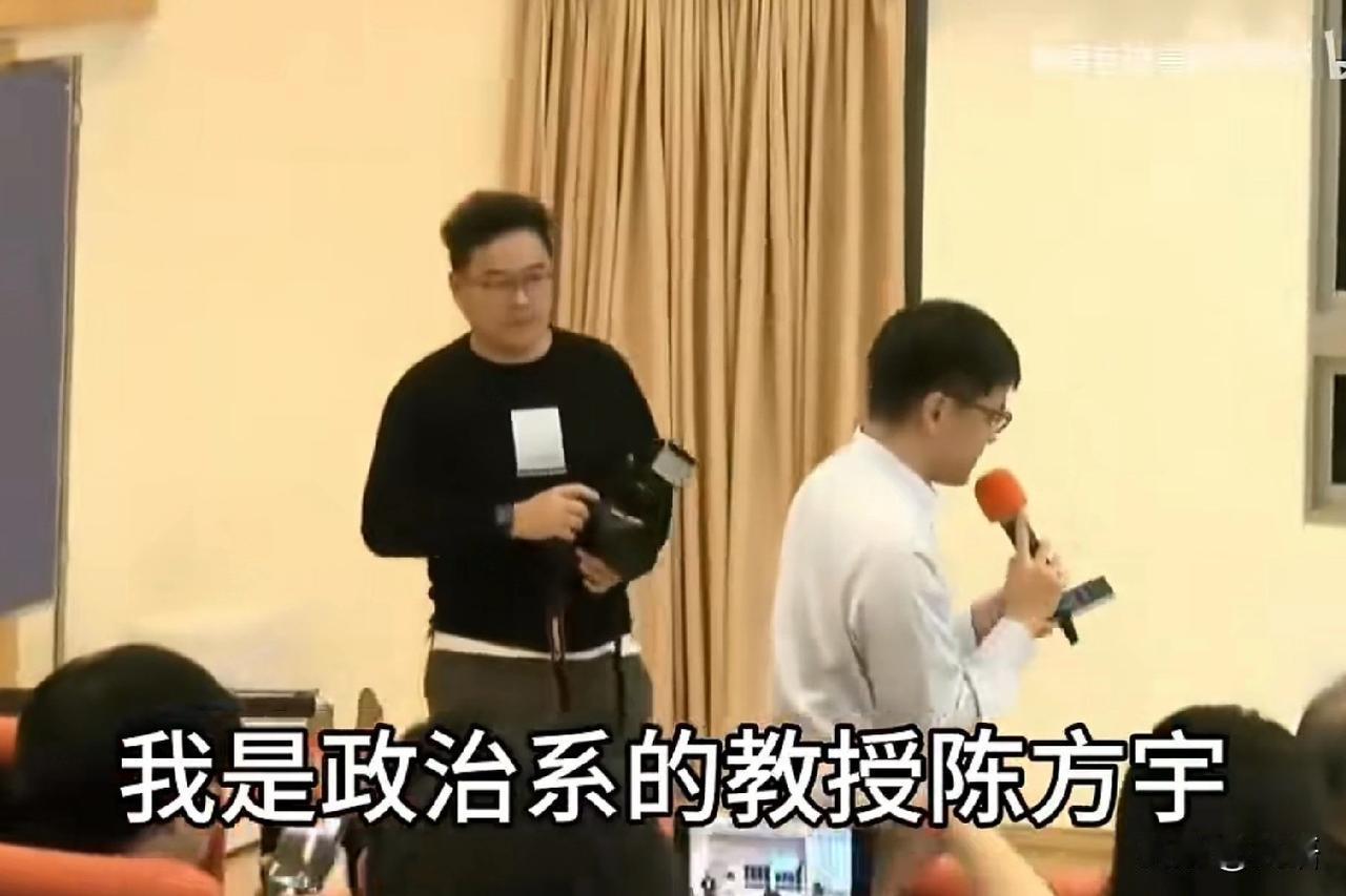 郑丽文闯龙潭虎穴，直球对决青鸟，陈方宇称是避重就轻。
针对于东吴大学学生提出的两