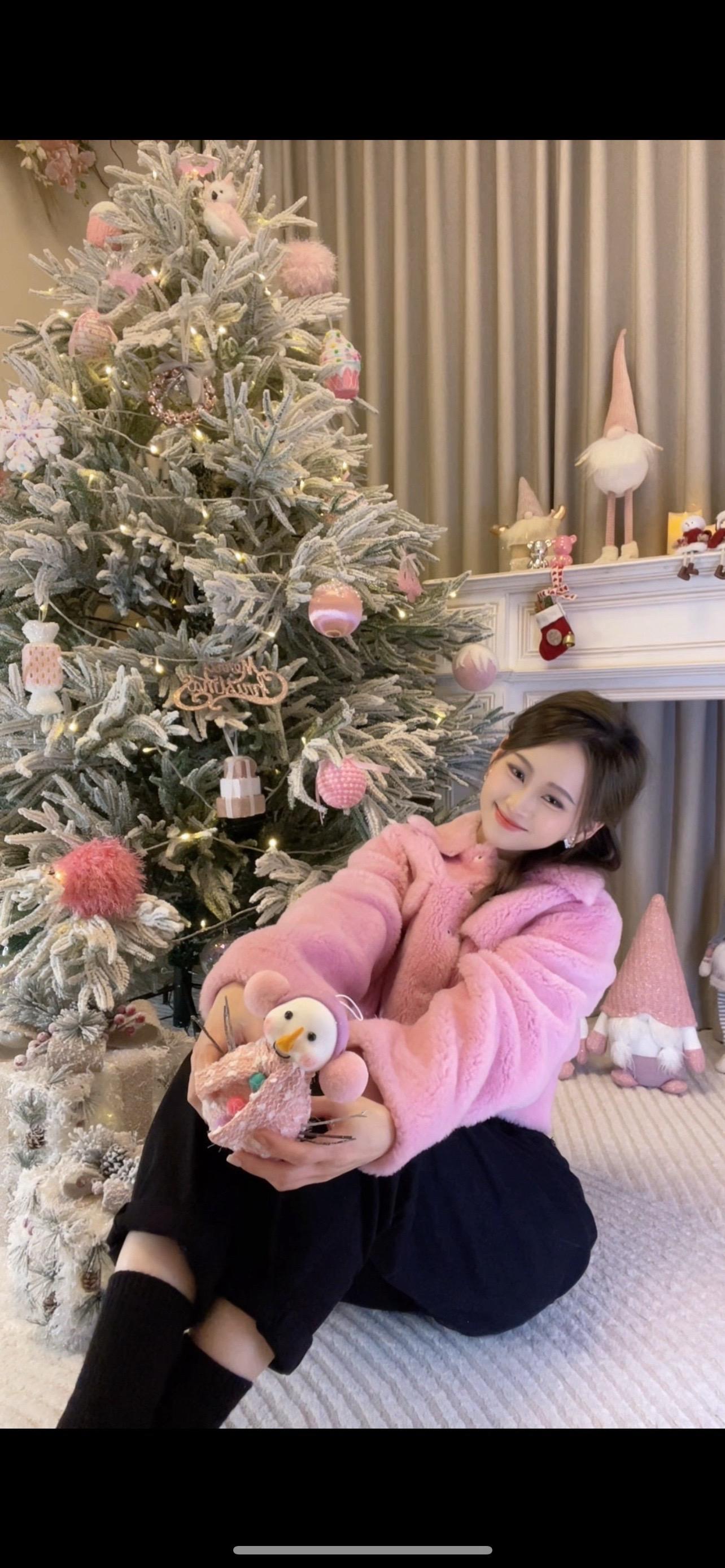 祝大家平安夜快乐 圣诞节幸福 悄悄许个愿：“希望我爱的人和爱我的人 永...