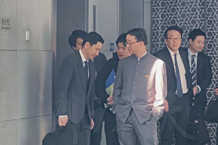 插口袋俯视日本官员的刘劲松将接掌陆驻澳大使　澳媒忧中方对澳政策转强硬


梅花新