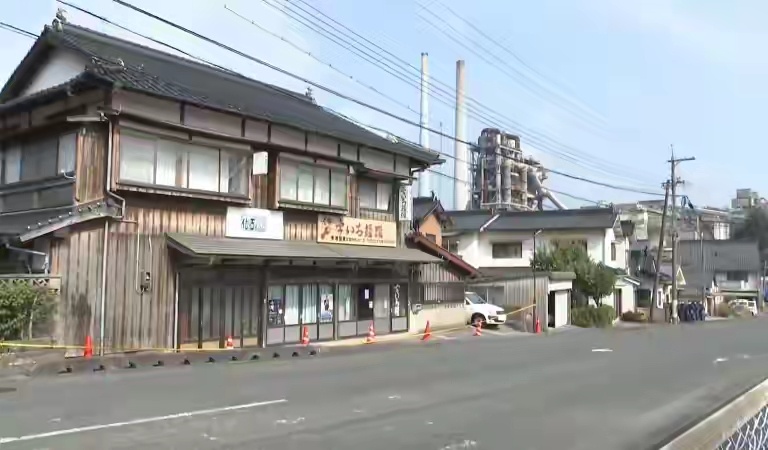 日本越来越不安全了，一家老字号馒头店遭遇入室抢劫，80多岁的馒头店店主被打死，妻