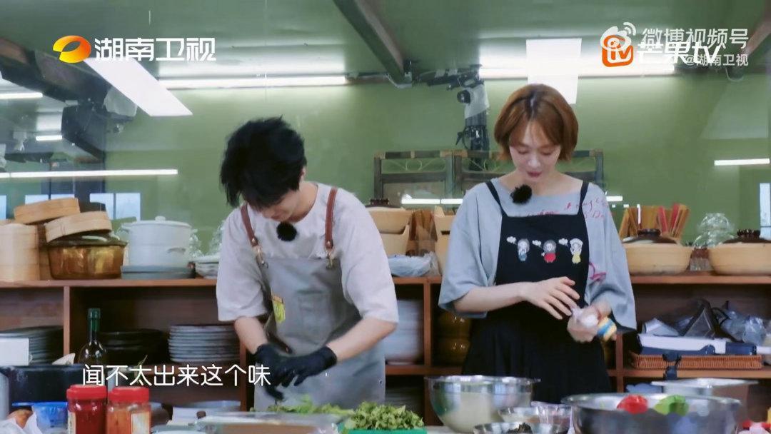 王俊凯问林大厨什么意思王俊凯你不要以为我没听到王俊凯调侃林大厨侵权仅仅一小段口哨