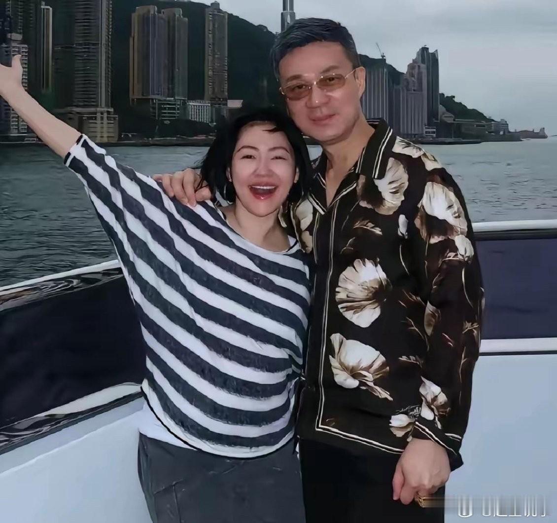 许雅钧
大家有没有发现
他才是s家族最厉害的女婿
不是因为他能力出众，我不因为他