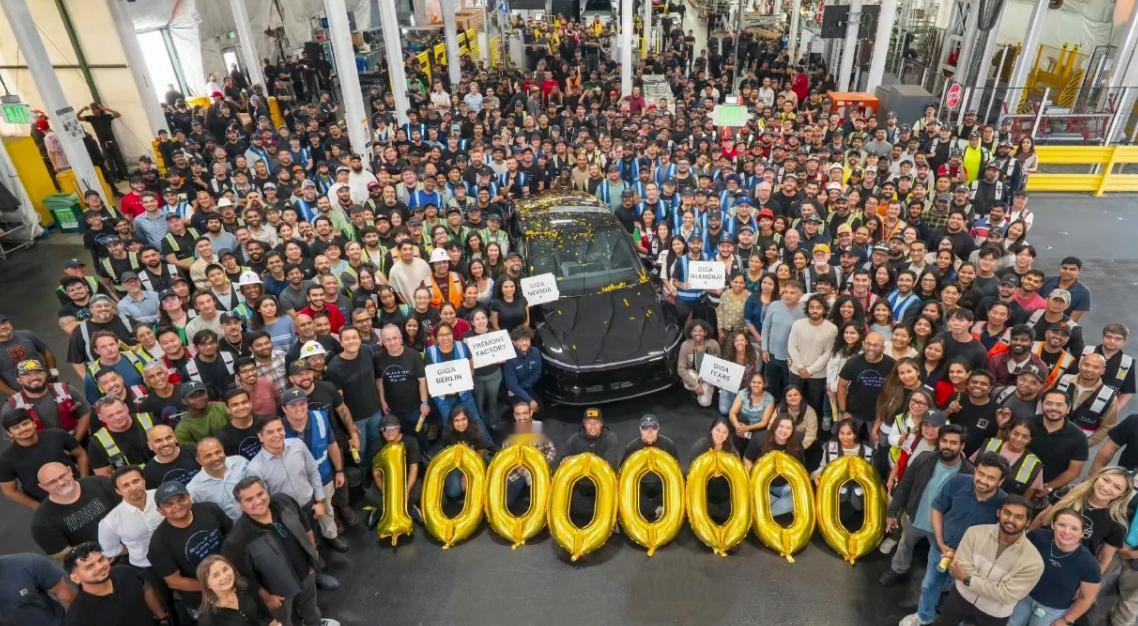 特斯拉 第1000万辆电动车在弗里蒙特工厂下线，成为全球首个达成该里程碑的企业。