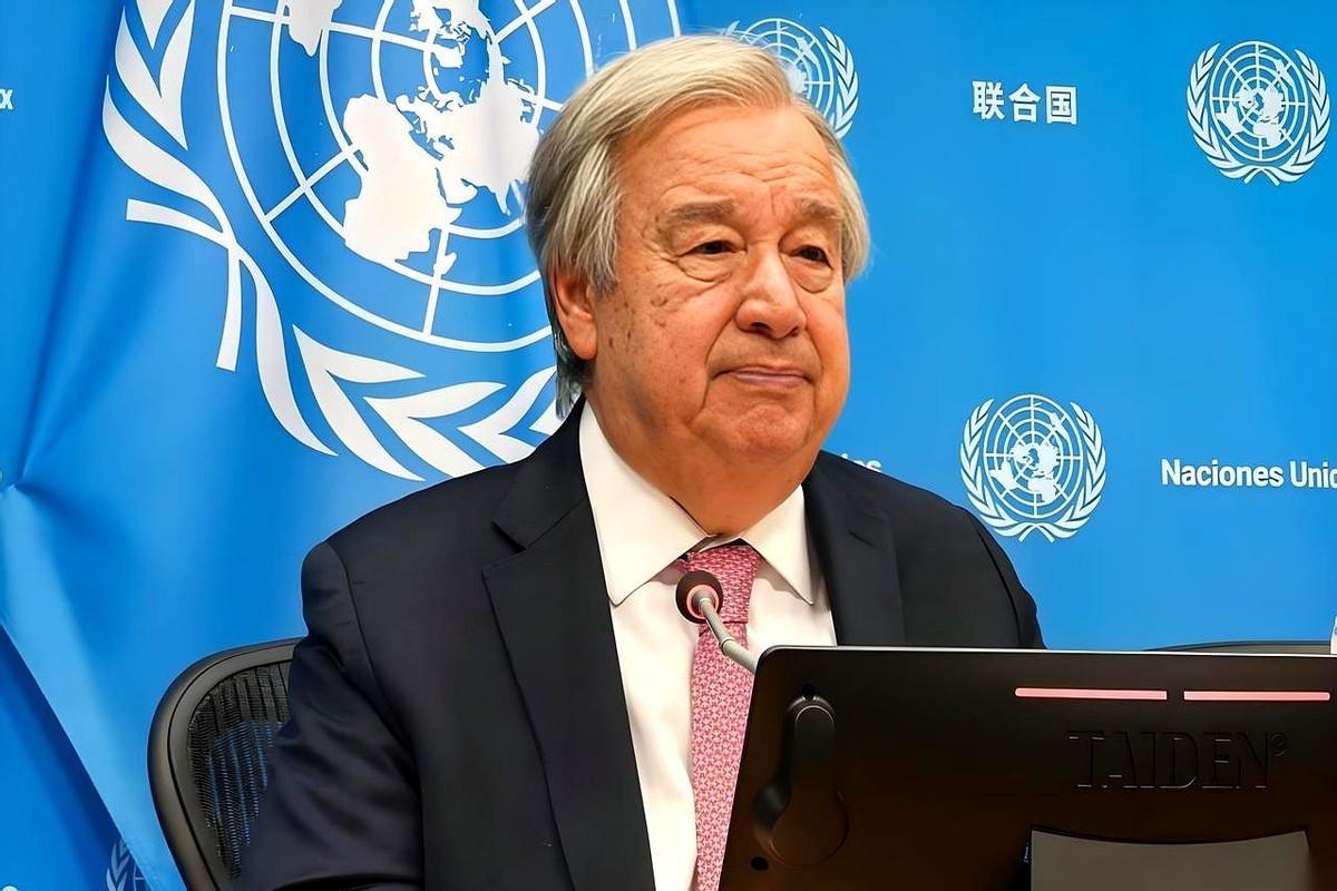 整整35天。
火光几乎没断过。就在很多人快把这事当成背景音的时候，联合国秘书长古