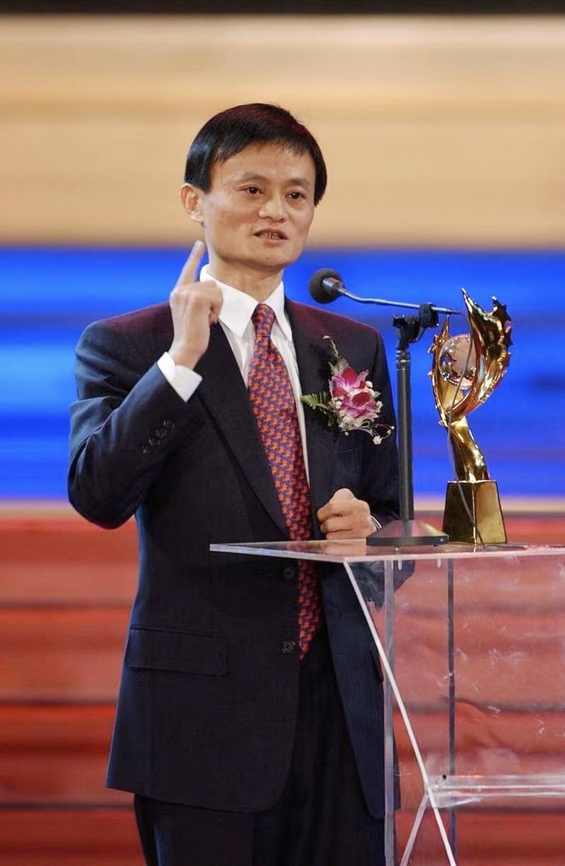 不少人都纳闷，高德地图常年免费导航，没强制会员，广告也不扎眼，到底靠什么赚钱？ 
