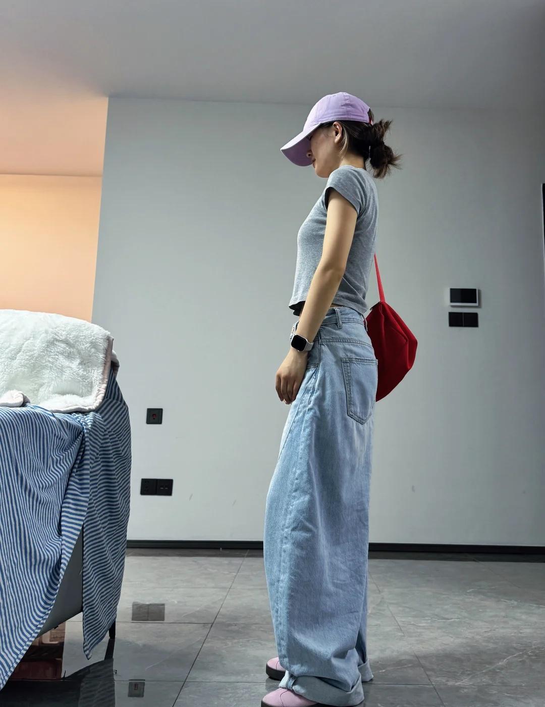 158 舒适日常上班穿搭
发着烧也不忘颜色搭配的女人
最近流感有点凶😷注意防护