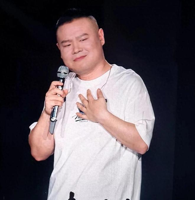 岳云鹏官宣个人演唱会引发广泛关注。演唱会在北京盛大举行，现场人气爆棚。虽非专业歌