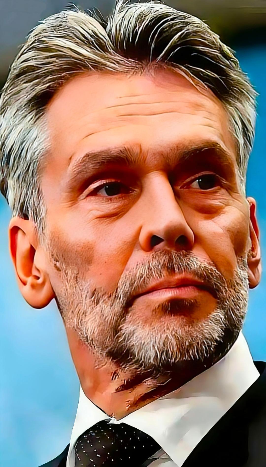 荷兰开始“明抢”了

2月12号的消息，安世那边不但不把闻泰科技的家底吐出来，原