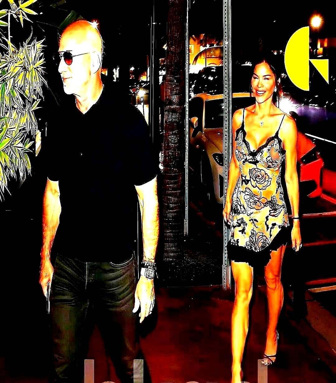 他55岁，每天只撑10秒平板。
不跑步，不健身，不打卡。
可他上了太空，还像20