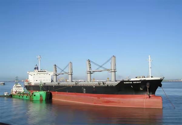 一艘中国船只安全通过了霍尔木兹海峡，伊朗放话中国船可以通航！

这艘船的名字叫“