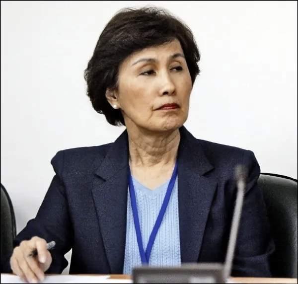 马英九大姐马以南7月16日突然通过律师发布声明，称今后若有人擅自以马英九名义签字