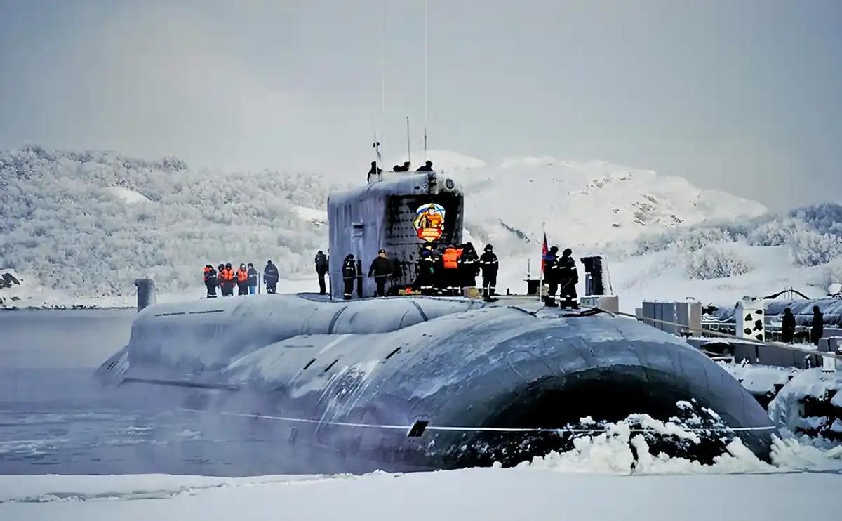 说句扎心的大实话，即便咱们真把10艘崭新的055万吨大驱排开，整整齐齐开到俄罗斯