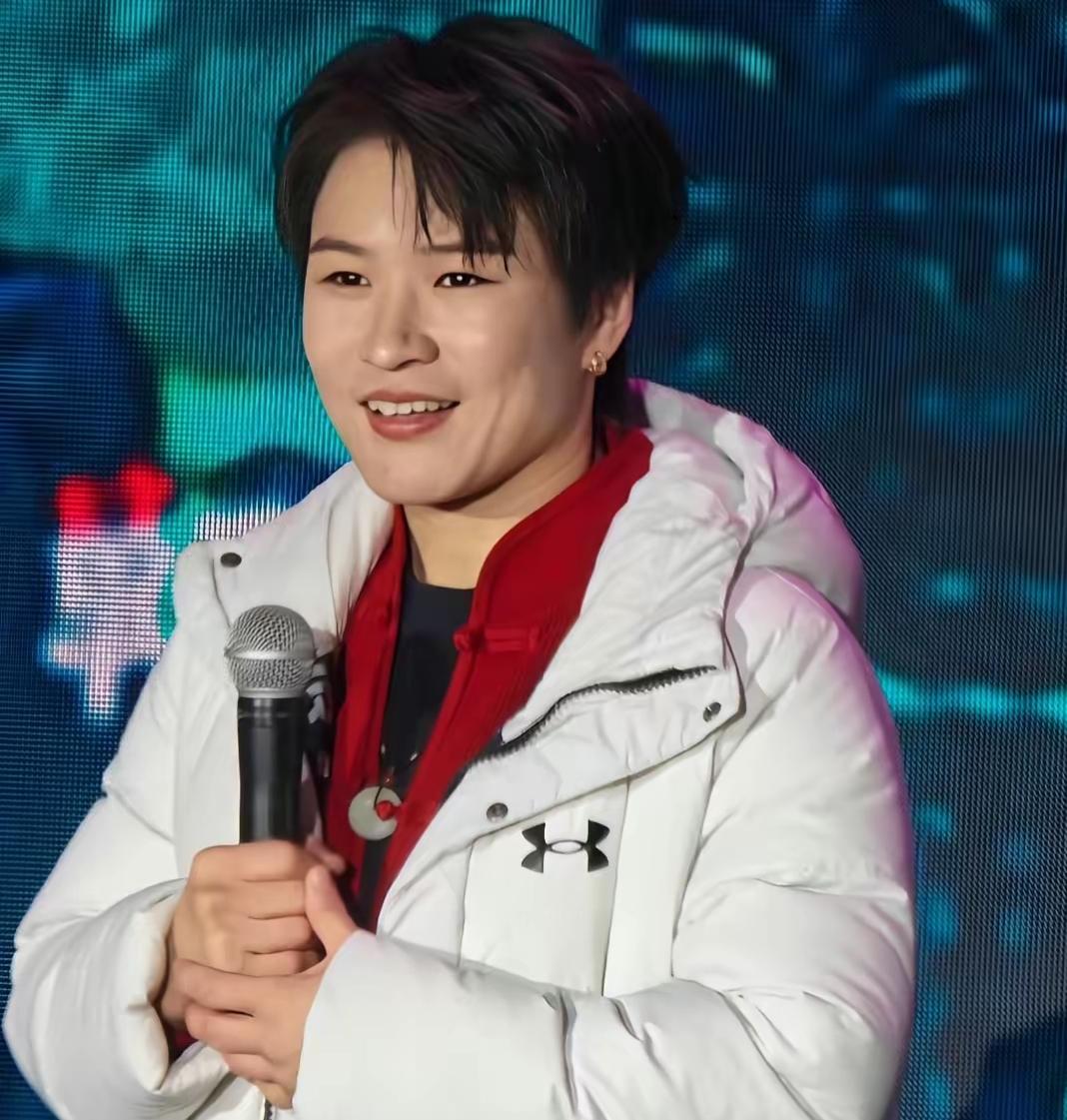 不比不知道，一比吓一跳，张伟丽在UFC职业生涯中已经打了13场比赛，总收益达到了