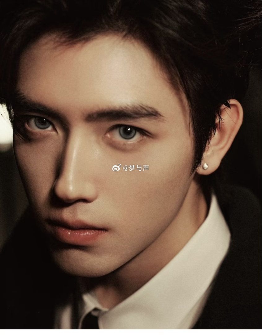 陈飞宇花絮得了陈凯歌真传白日提灯 雨夜那组花絮，最绝的是雨不是“下”的，是“挂”