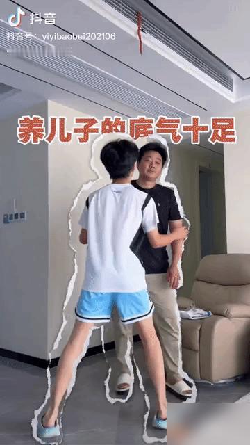 当年我跟我家那口子吵架还觉得关起门来是俩人事，直到我家小子16岁那年把我堵在沙发