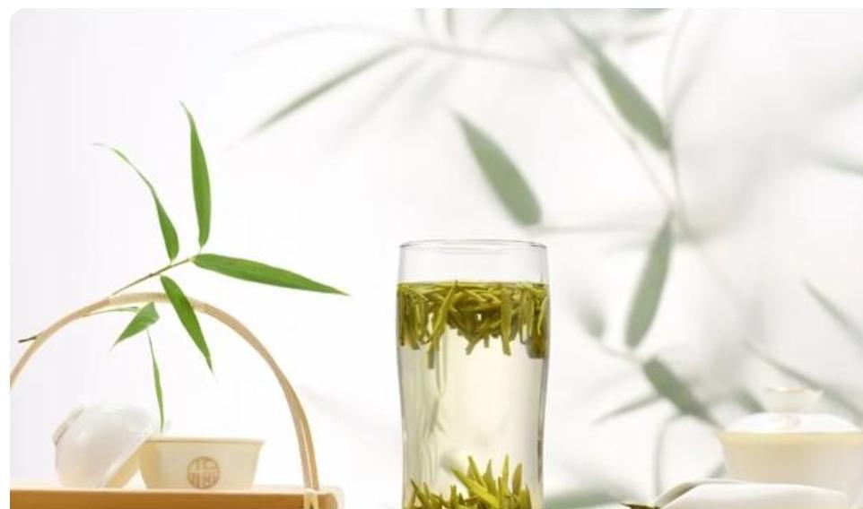 喝茶对身体有哪些好处
 
生活里不少人都爱喝茶，闲来泡上一杯，清香解腻。喝茶不只