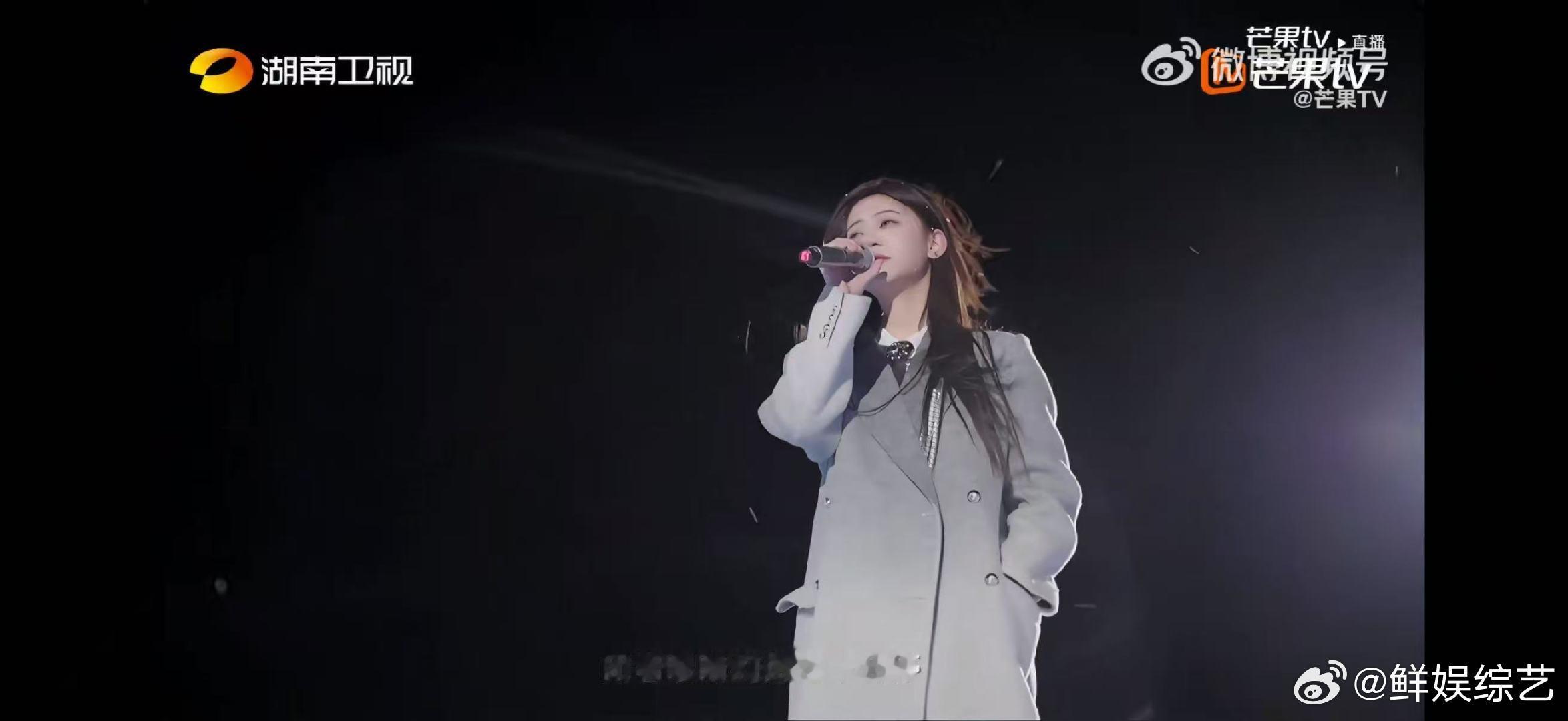 武艺袁一琦雪舞台电影感长春冰雪之夜直播长春冰雪之夜雪舞台上的温柔开唱！武艺袁一琦