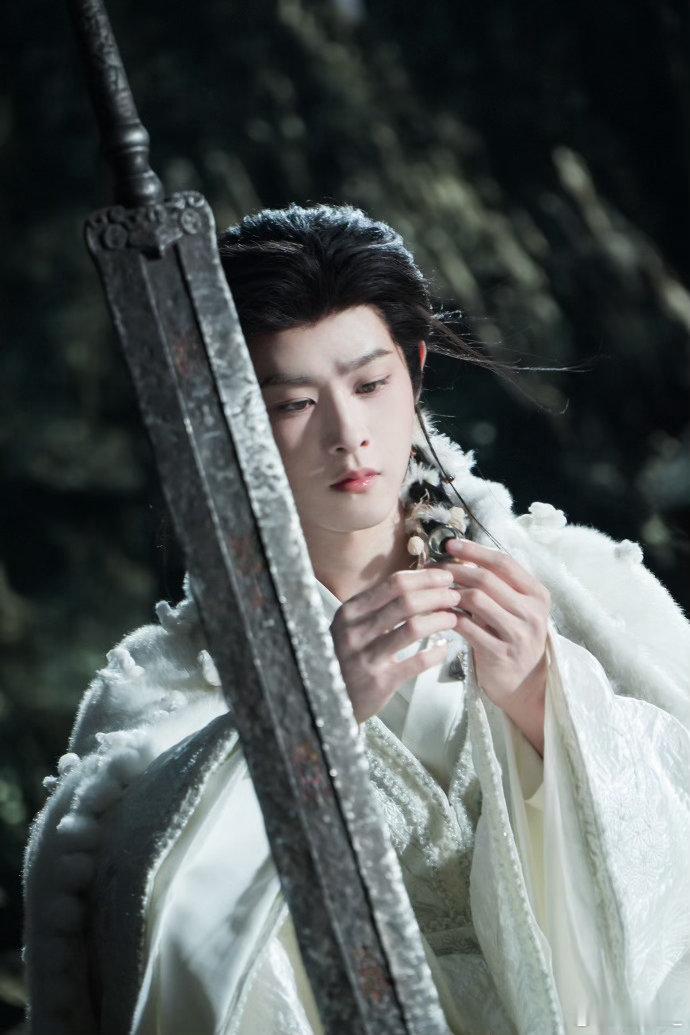 龙神承认自己是寄灵总算等到龙神亲口承认是寄灵，盼了许久。只愿往后安稳，别再让露芜