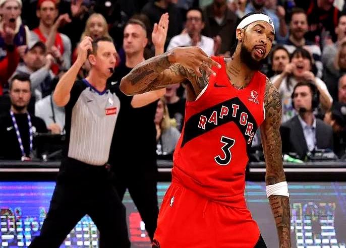 猛龙又找回19年的超强锋线群。
 

看着这帮锋线长人，总会恍惚想起19年那堵密