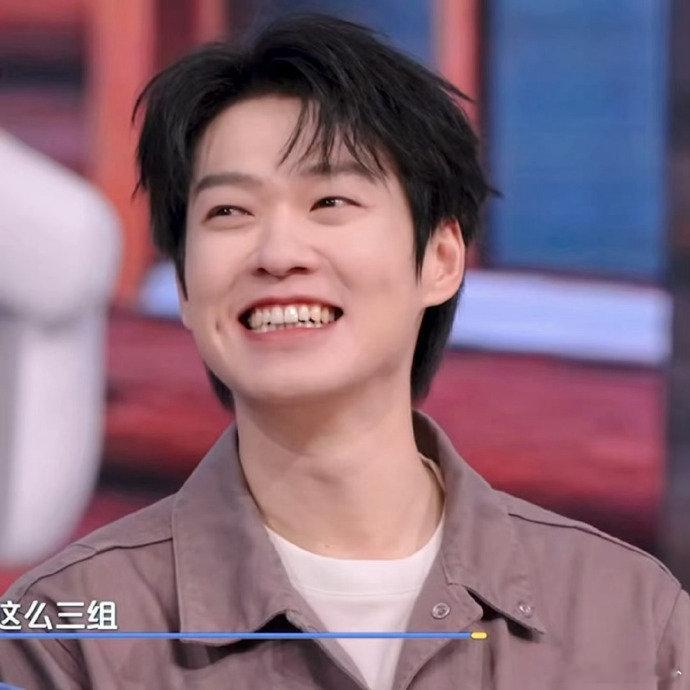 魏大勋主打一个听不懂但照做你好星期六魏大勋在节目里主打一个听不懂但照做，认真又呆