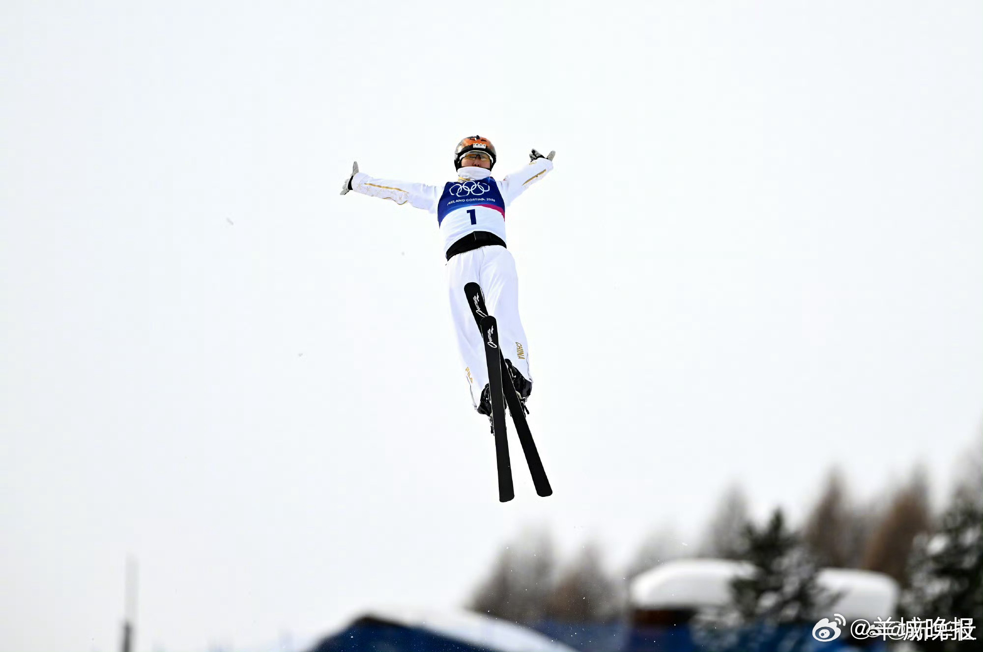 【第二金！徐梦桃夺得米兰冬奥会自由式滑雪女子空中技巧金牌】在刚刚结束的米兰冬奥会