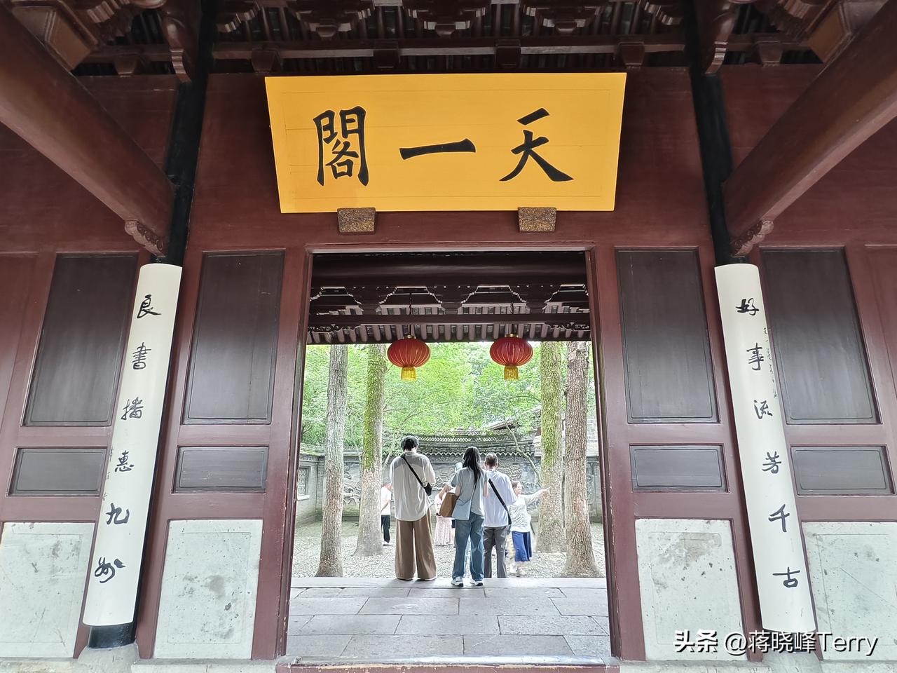 宁波的形象历来是所谓的“书藏古今，港通天下”，千百年来都是以此为城市名片，挺无感