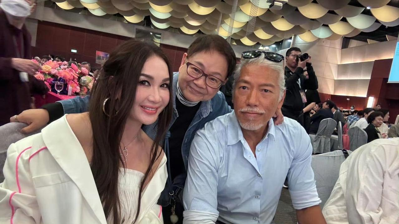 4月12日夜，香港会展中心五楼宴会厅，曾志伟「寺同道合」慈善素宴上“乌鸦哥”张耀