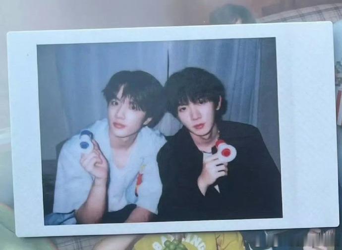 时代少年团2026台历双人卡时代少年团台历双人卡面 少年情谊，影像留存！时代少年