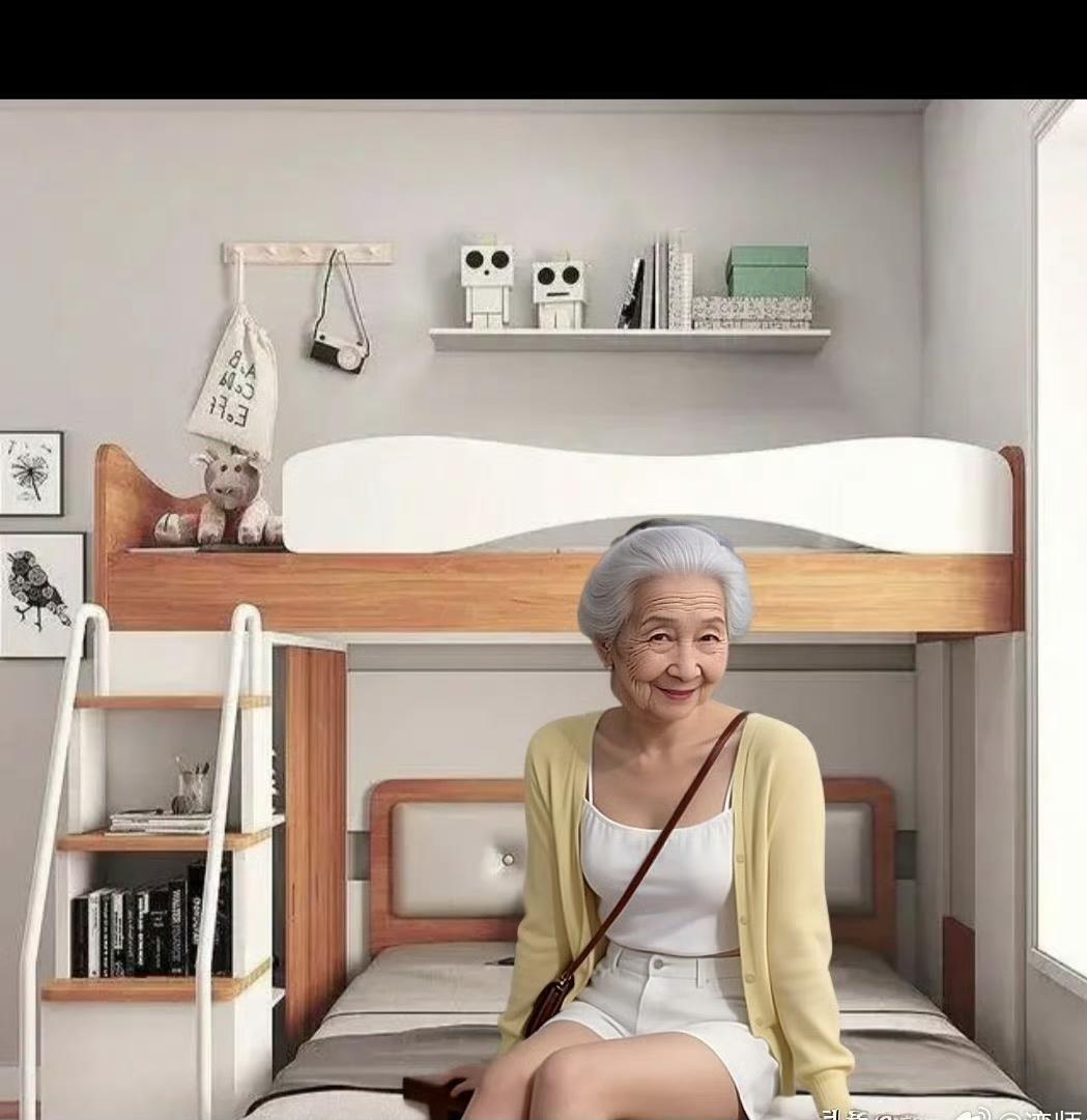 太搞笑了🤭据说这是某家具厂为普通中老年夫妻设计的双人床，老头睡上面 [笑哭]！
